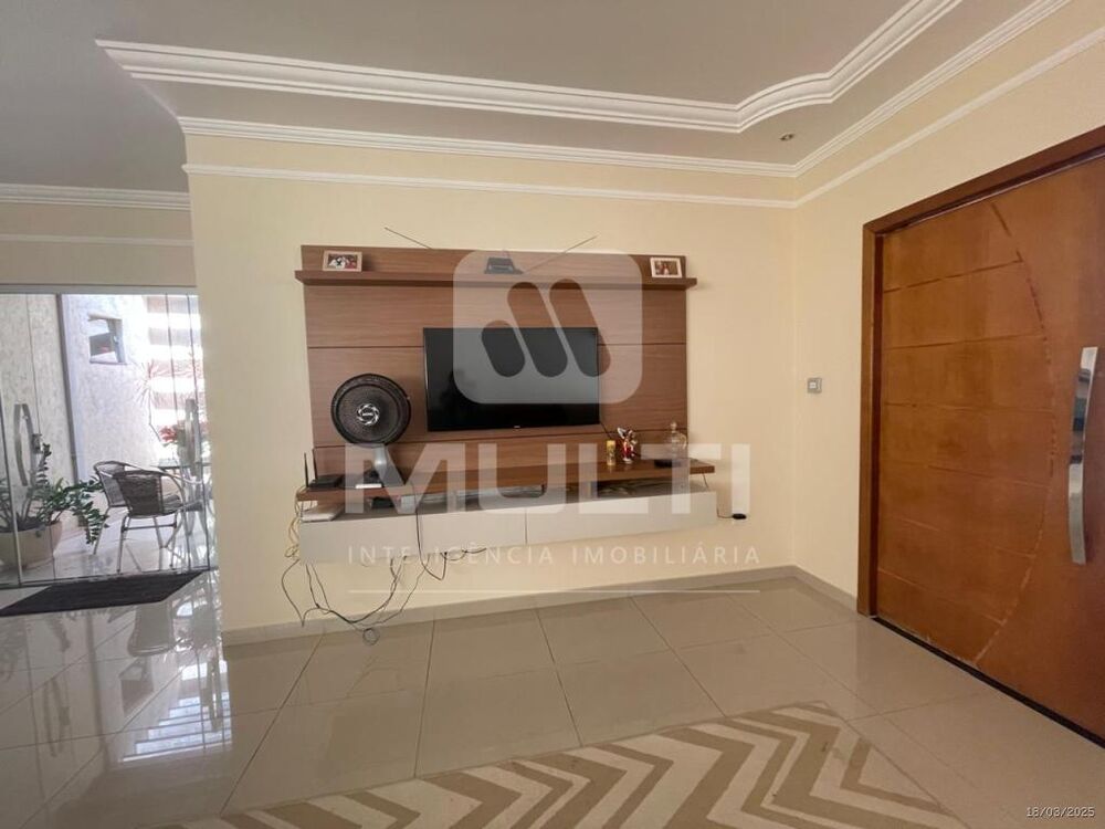 Casa, 3 quartos, 235 m² - Foto 2