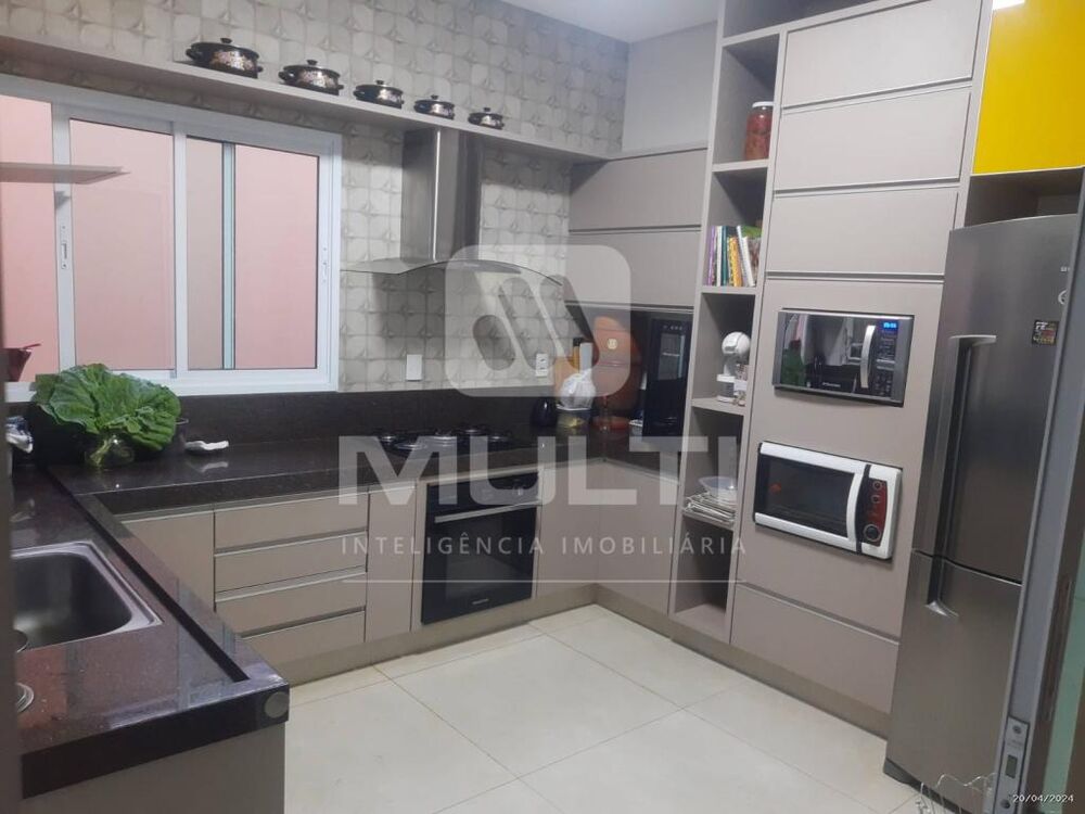 Casa, 4 quartos, 242 m² - Foto 12