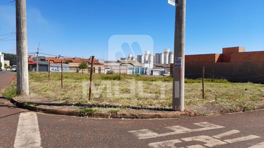 Terreno à venda com 1 quarto, 250m² - Foto 5
