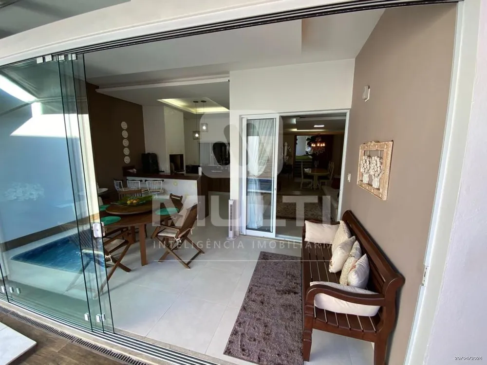 Casa, 3 quartos, 215 m² - Foto 2
