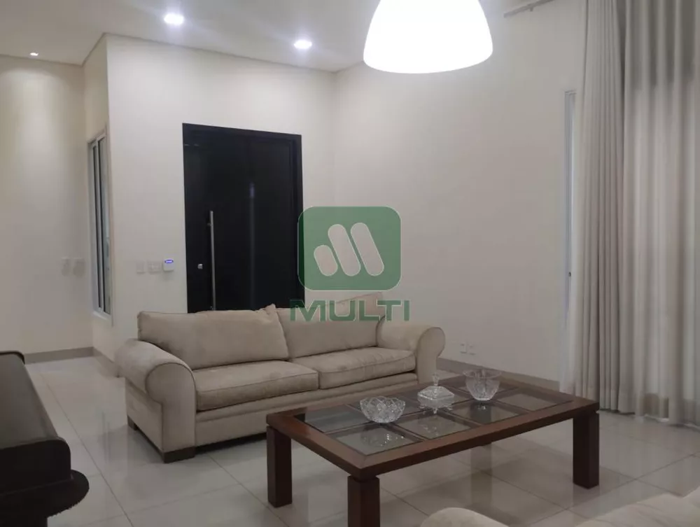 Casa à venda com 3 quartos, 214m² - Foto 2