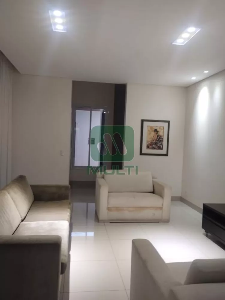 Casa à venda com 3 quartos, 214m² - Foto 4