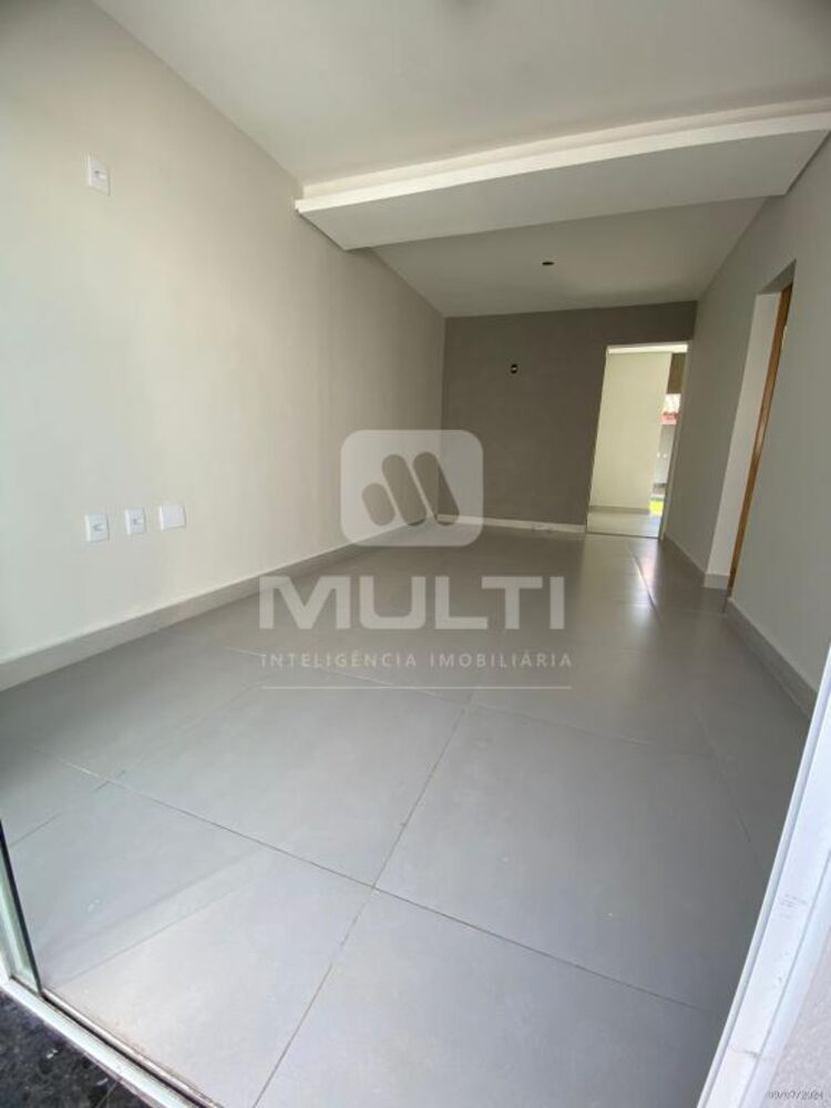 Casa à venda com 4 quartos, 150m² - Foto 1
