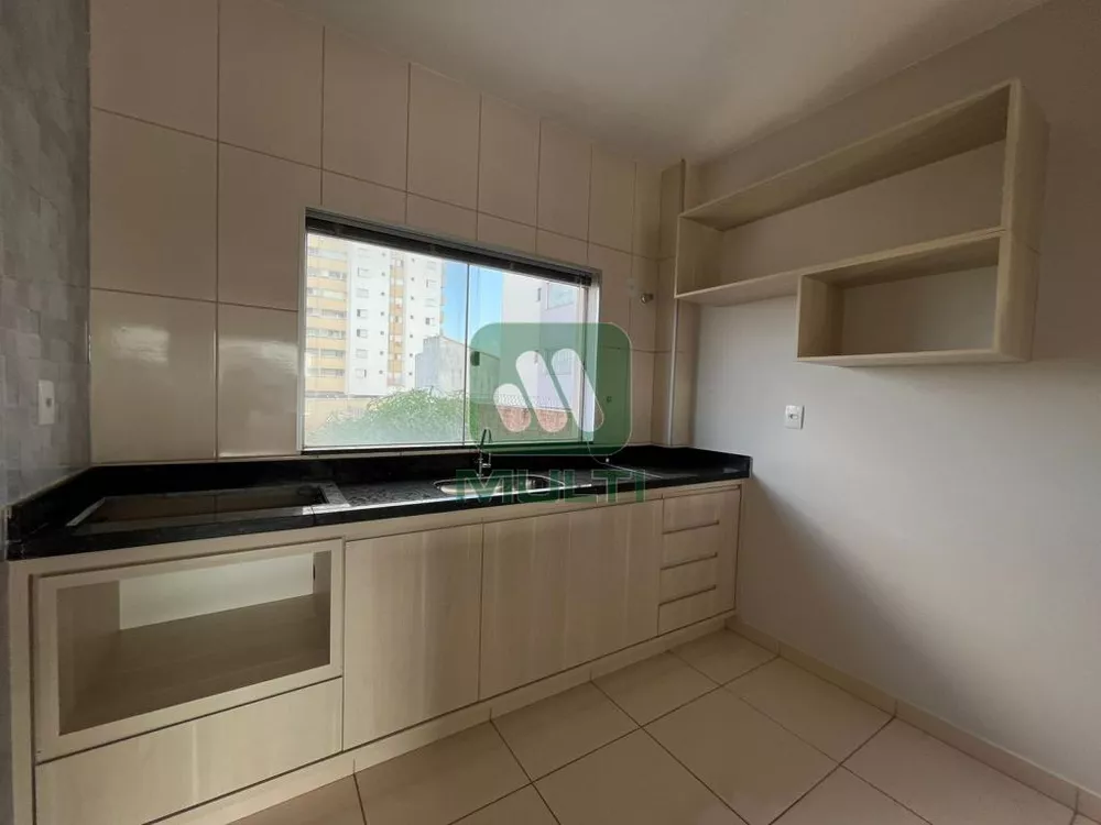 Apartamento à venda com 2 quartos, 64m² - Foto 3