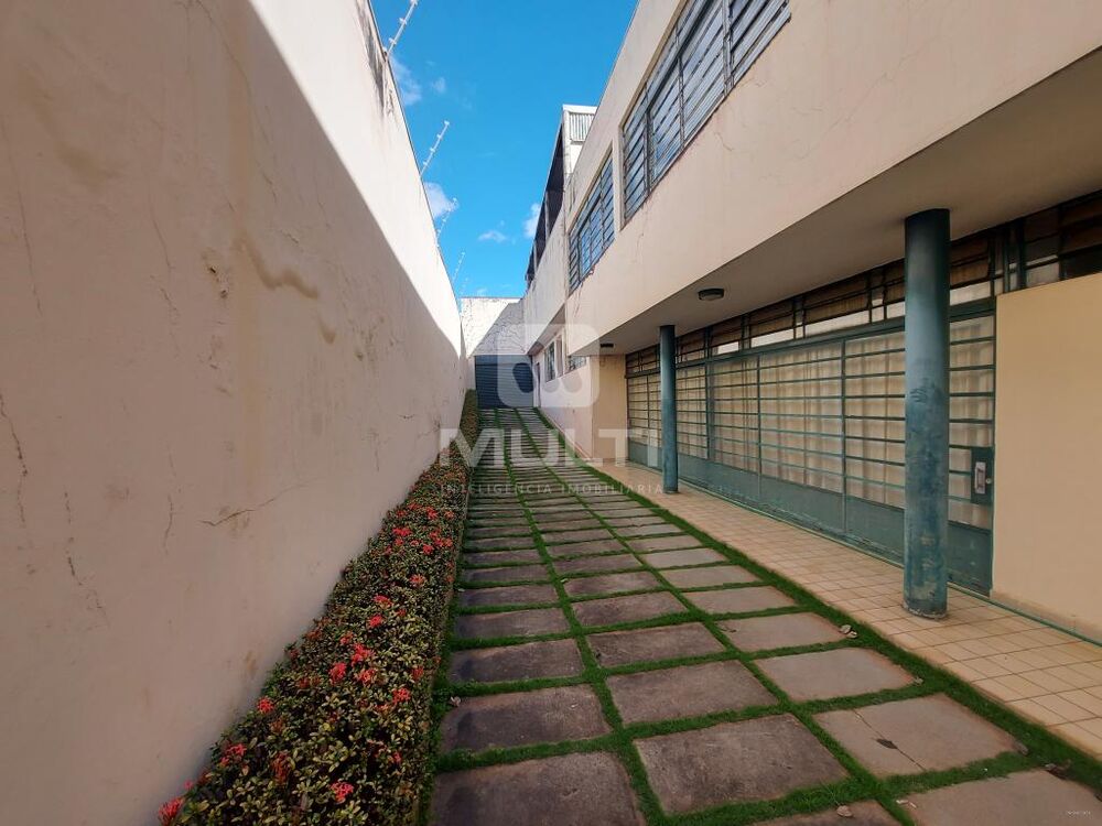 Casa, 8 quartos, 628 m² - Foto 3