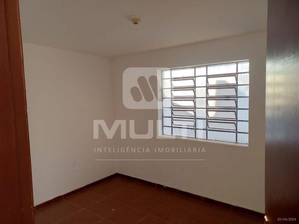 Casa, 3 quartos, 239 m² - Foto 1
