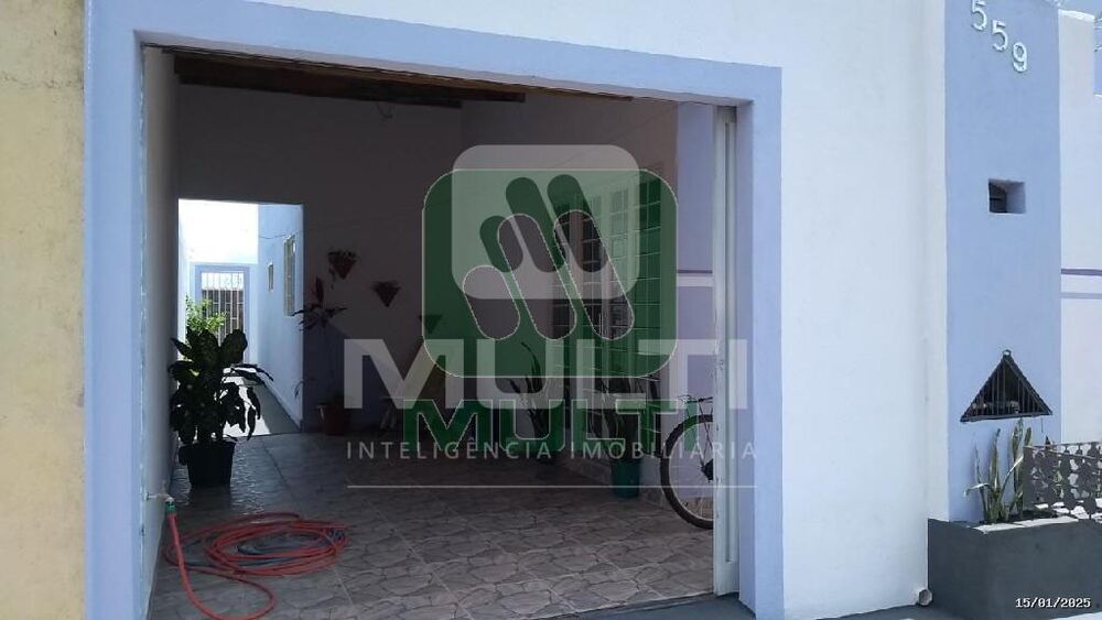 Casa à venda com 3 quartos, 99m² - Foto 2