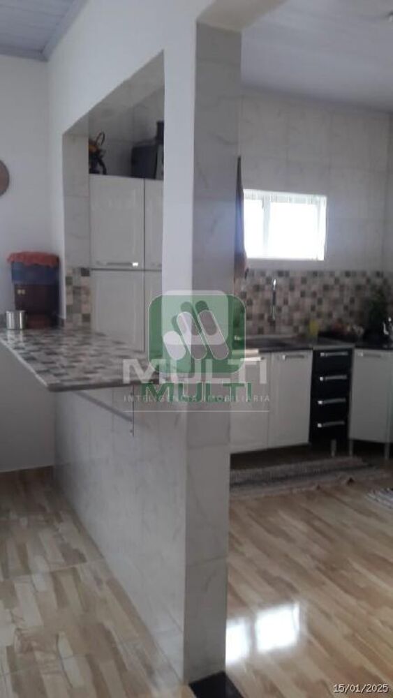 Casa à venda com 3 quartos, 99m² - Foto 1