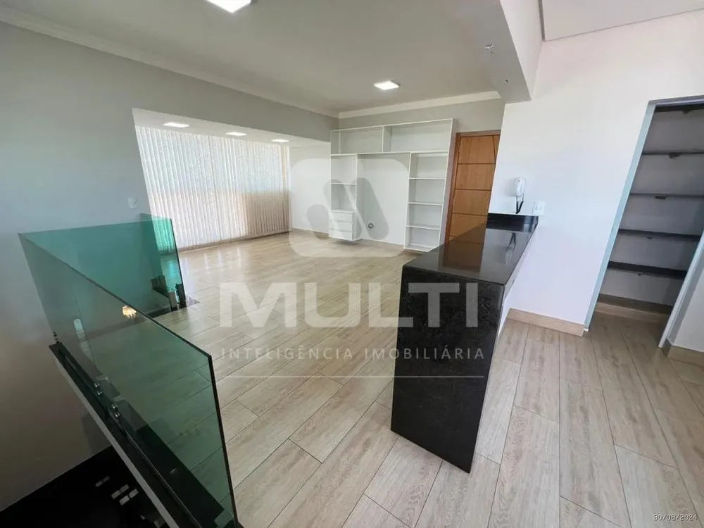 Cobertura, 3 quartos, 210 m² - Foto 2
