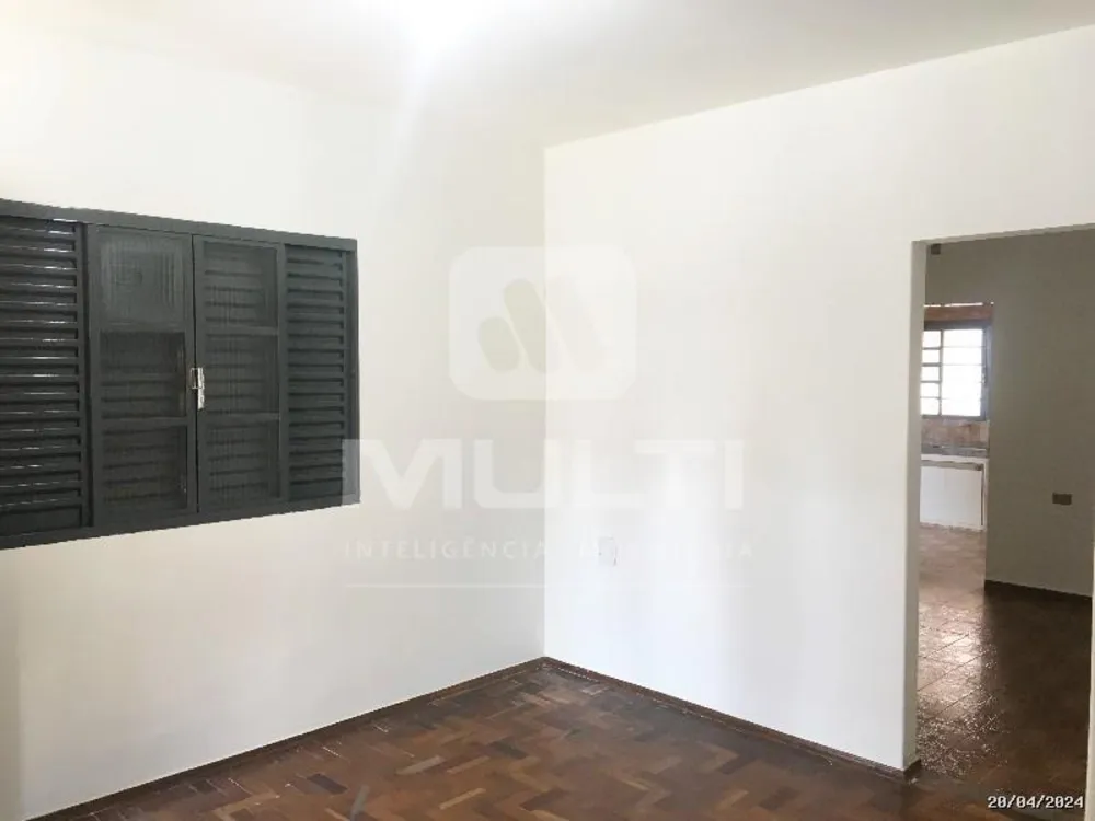 Casa, 4 quartos, 215 m² - Foto 1
