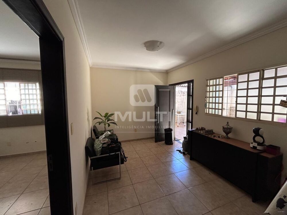 Casa, 5 quartos, 236 m² - Foto 1