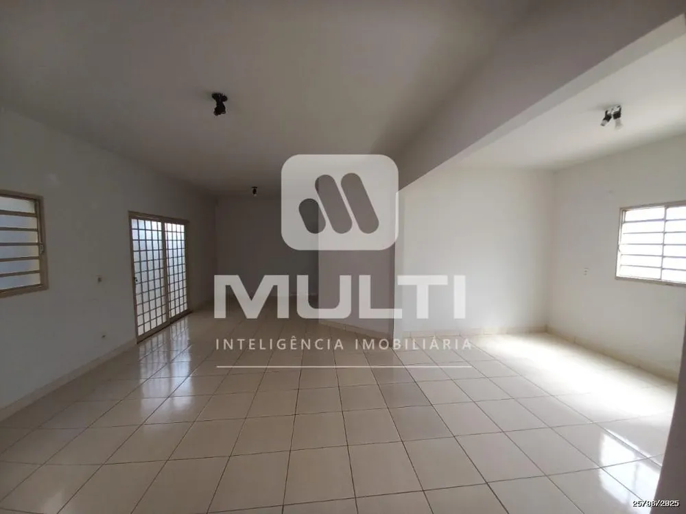 Casa, 3 quartos, 215 m² - Foto 1