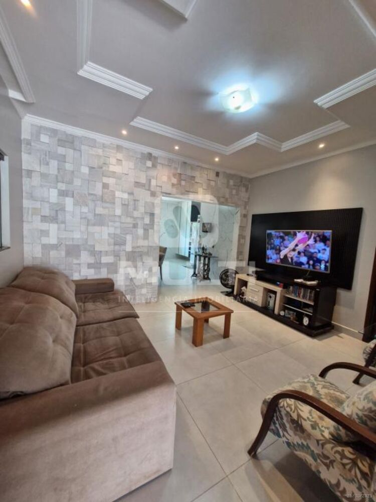 Casa à venda com 3 quartos, 210m² - Foto 1