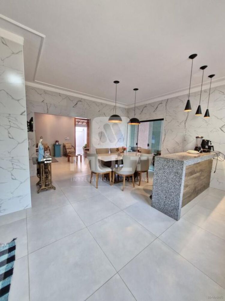 Casa à venda com 3 quartos, 210m² - Foto 4