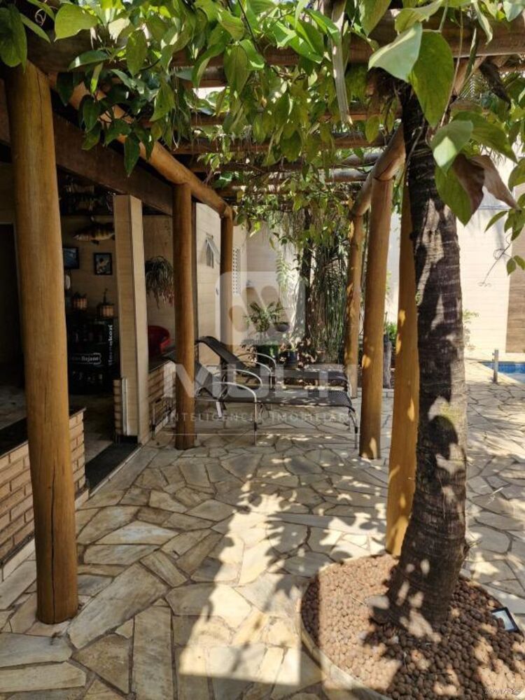 Casa à venda com 3 quartos, 210m² - Foto 11
