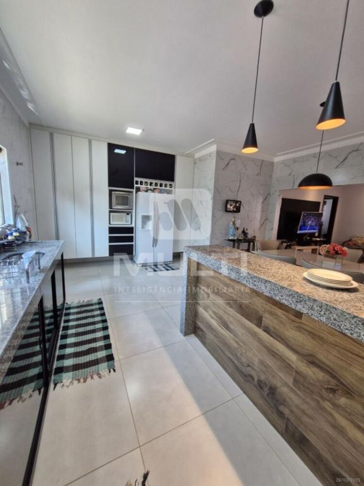Casa à venda com 3 quartos, 210m² - Foto 5