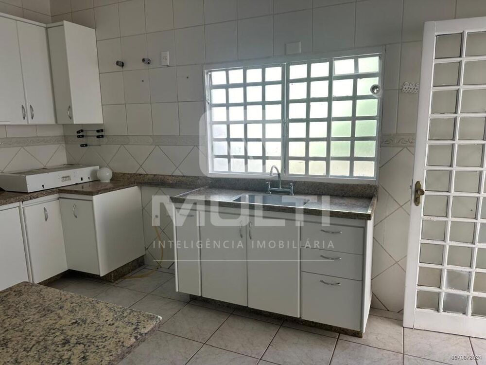 Casa, 3 quartos, 258 m² - Foto 3