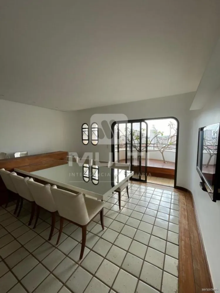 Apartamento, 3 quartos, 240 m² - Foto 1