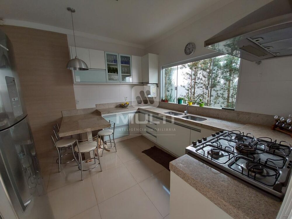 Casa, 3 quartos, 210 m² - Foto 10