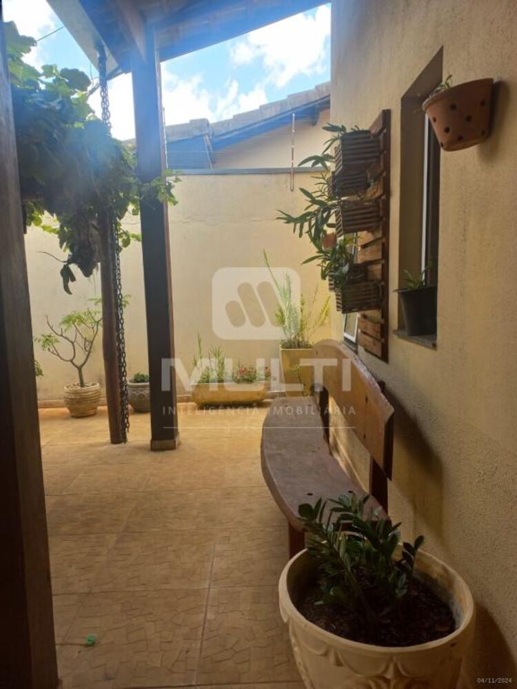Casa, 4 quartos, 190 m² - Foto 2