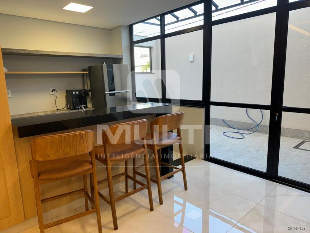 Apartamento à venda com 3 quartos, 101m² - Foto 2