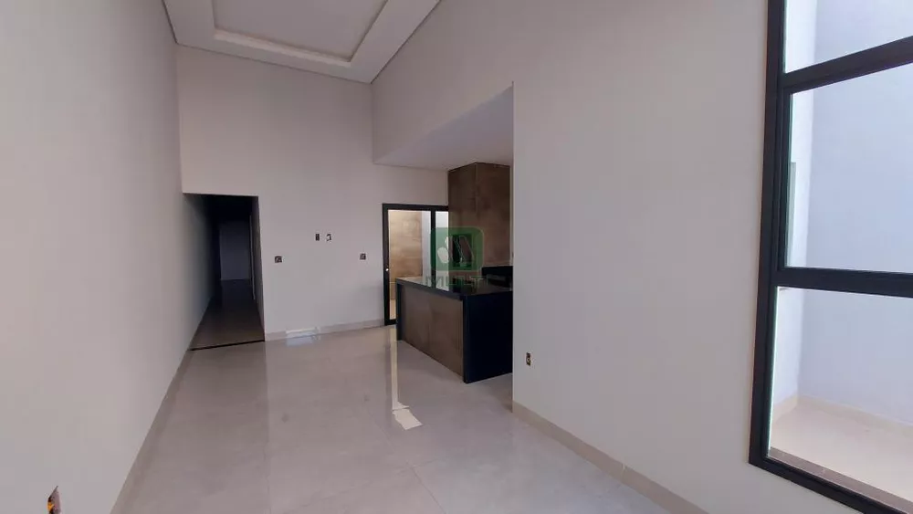 Casa à venda com 3 quartos, 120m² - Foto 1