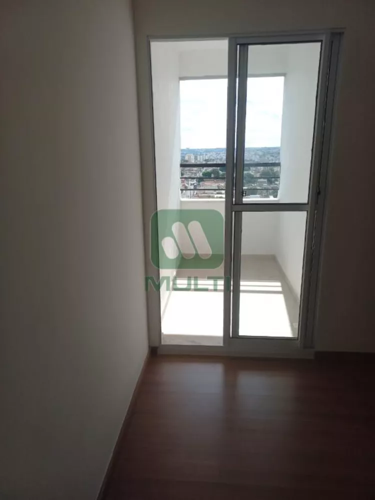 Apartamento à venda com 3 quartos, 96m² - Foto 2