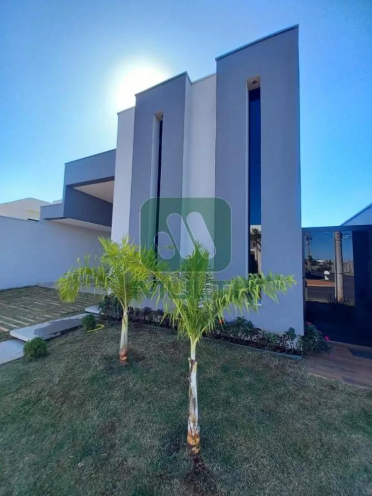 Casa de Condomínio à venda com 3 quartos, 201m² - Foto 3