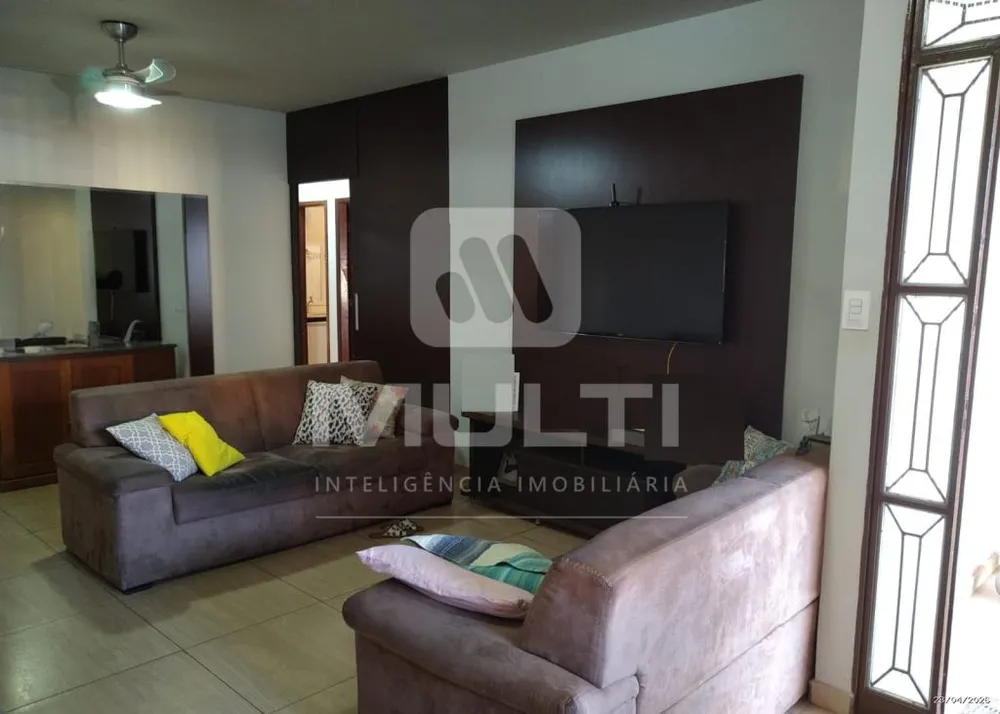 Casa, 3 quartos, 216 m² - Foto 4