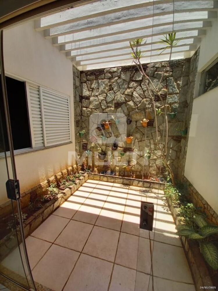 Casa, 3 quartos, 196 m² - Foto 2