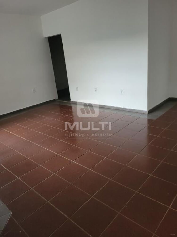 Casa à venda com 4 quartos, 206m² - Foto 2
