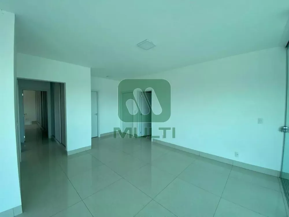 Apartamento à venda com 3 quartos, 143m² - Foto 2