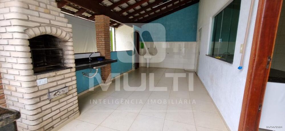 Casa, 3 quartos, 216 m² - Foto 1