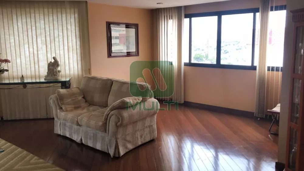 Apartamento à venda com 4 quartos, 205m² - Foto 2