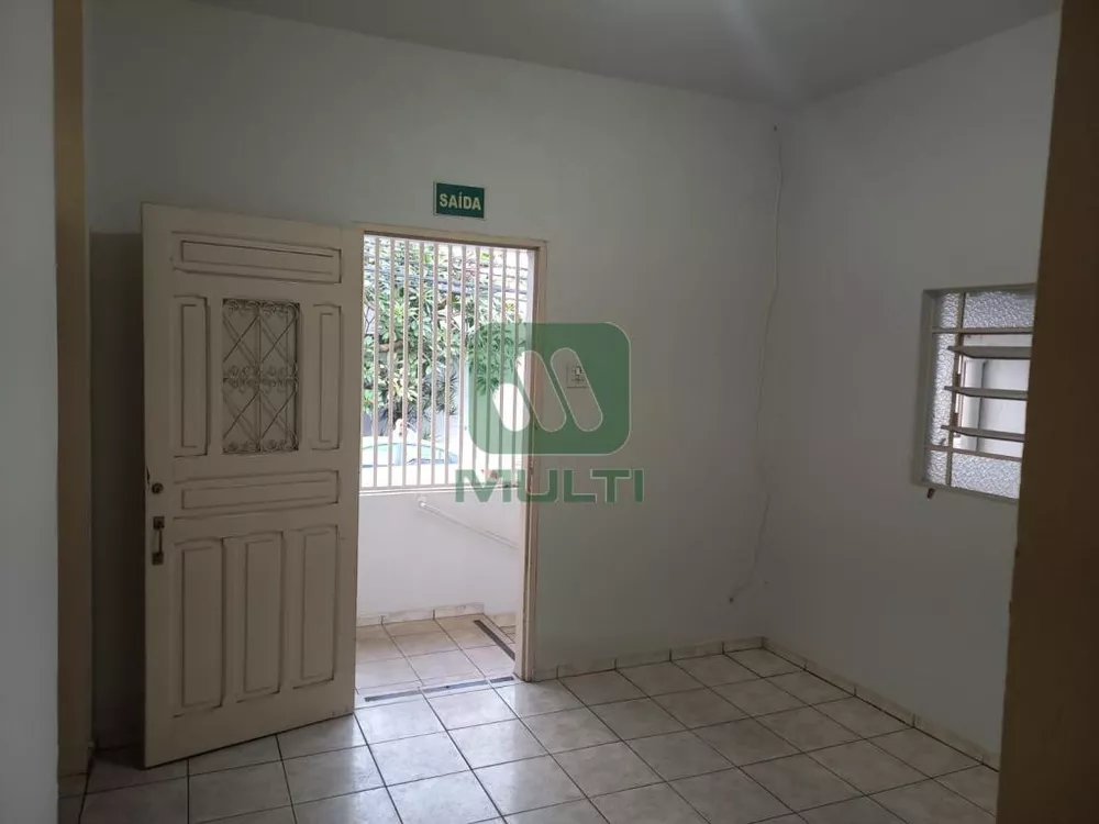 Casa à venda com 3 quartos, 180m² - Foto 2