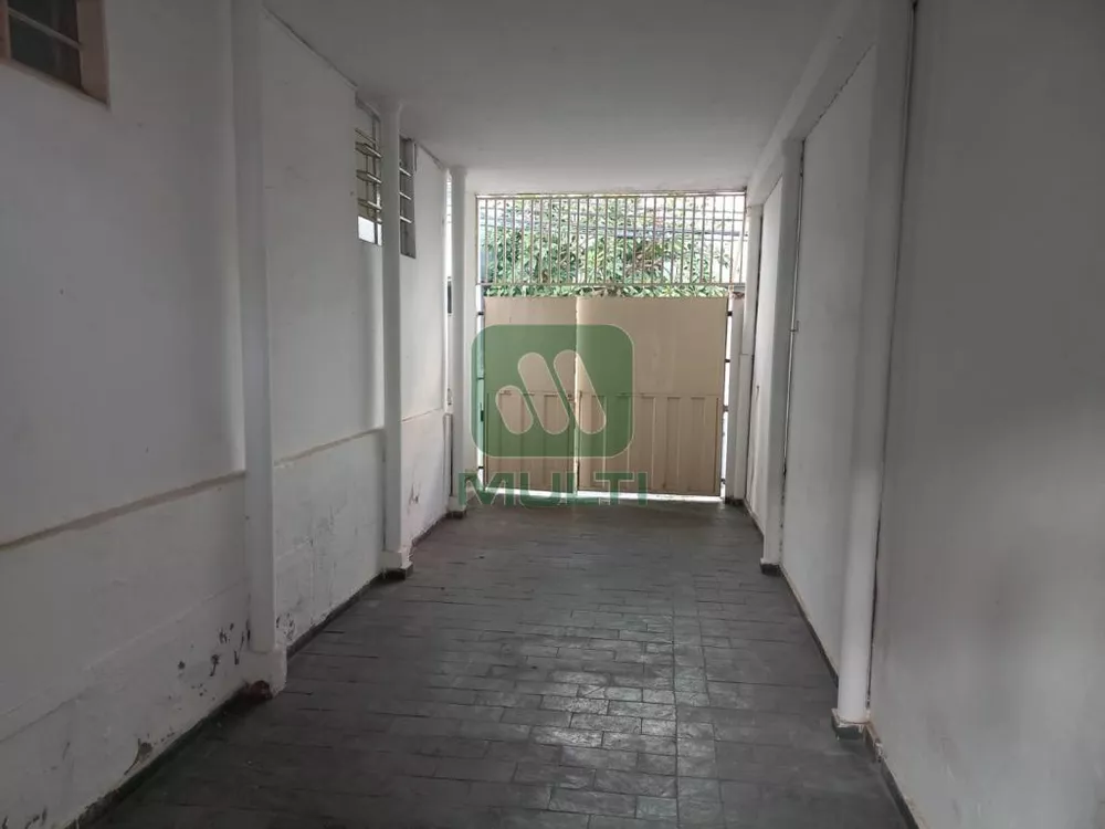 Casa à venda com 3 quartos, 180m² - Foto 1