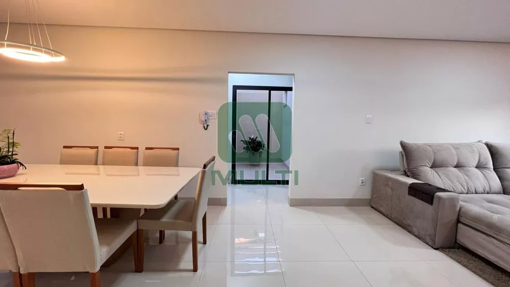 Casa à venda com 3 quartos, 170m² - Foto 4