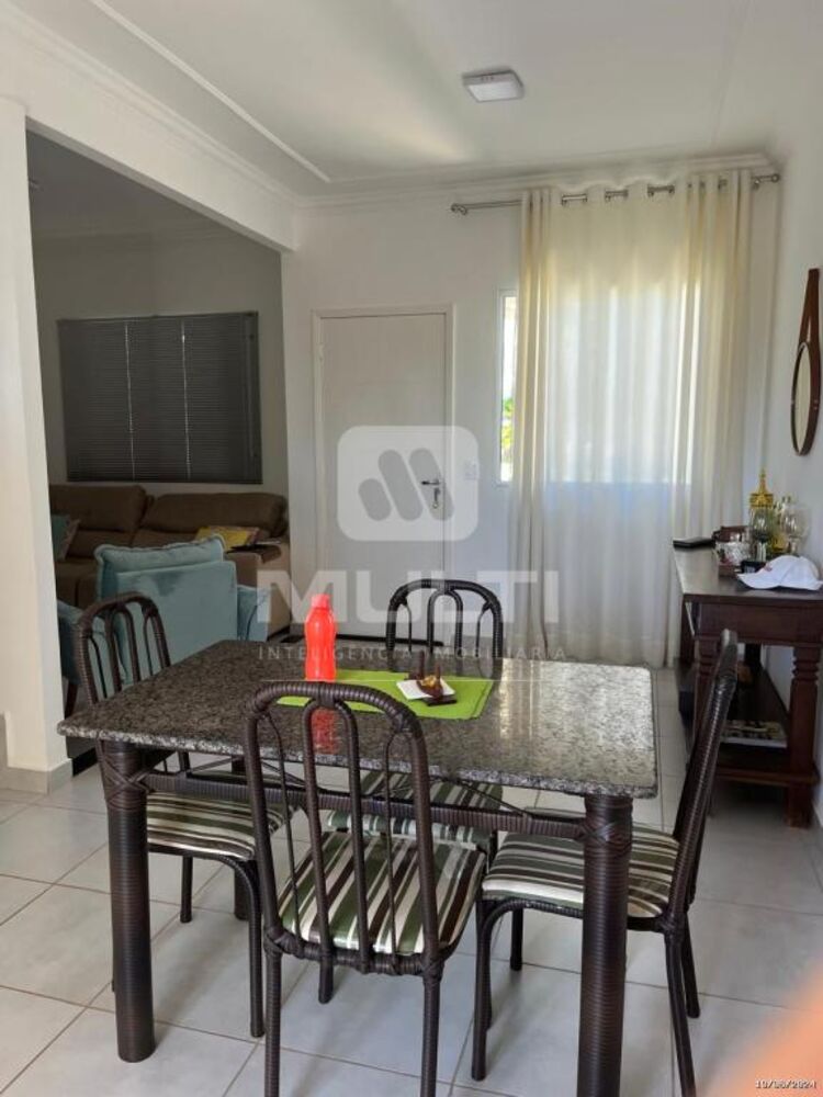 Casa de Condomínio à venda com 3 quartos, 110m² - Foto 2