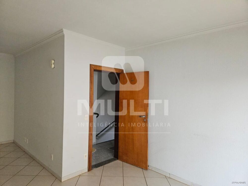 Apartamento à venda com 2 quartos, 80m² - Foto 2
