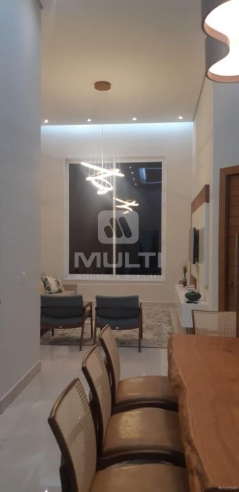 Casa à venda com 3 quartos, 300m² - Foto 4
