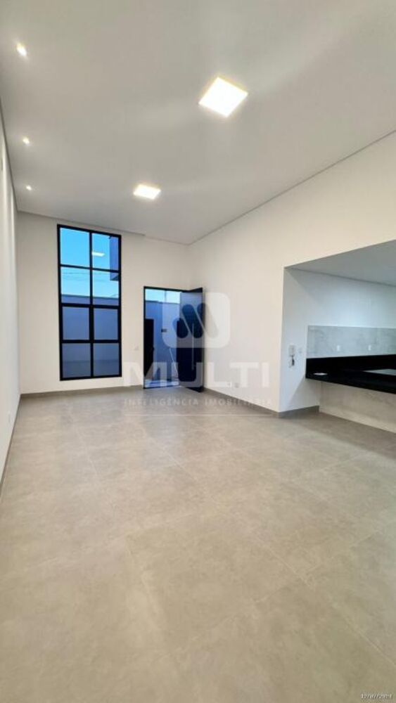Casa à venda com 3 quartos, 150m² - Foto 2