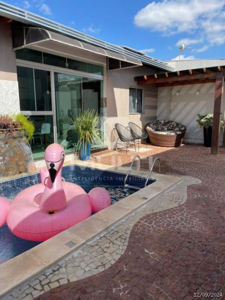 Casa, 4 quartos, 154 m² - Foto 1