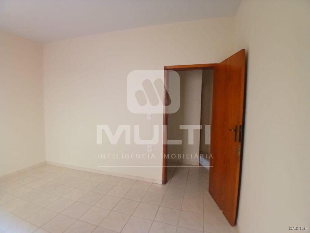 Casa à venda com 3 quartos, 200m² - Foto 8