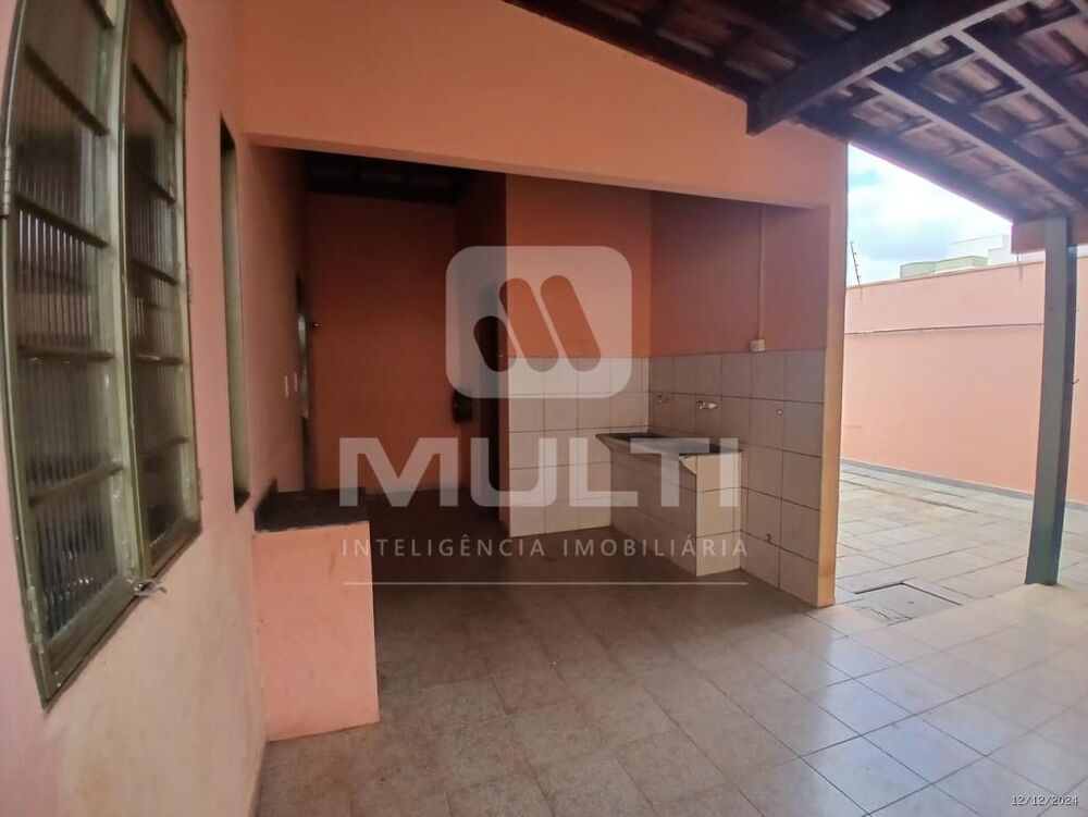 Casa à venda com 3 quartos, 200m² - Foto 26