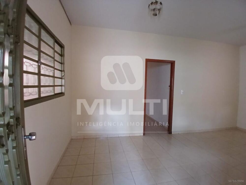 Casa à venda com 3 quartos, 200m² - Foto 7