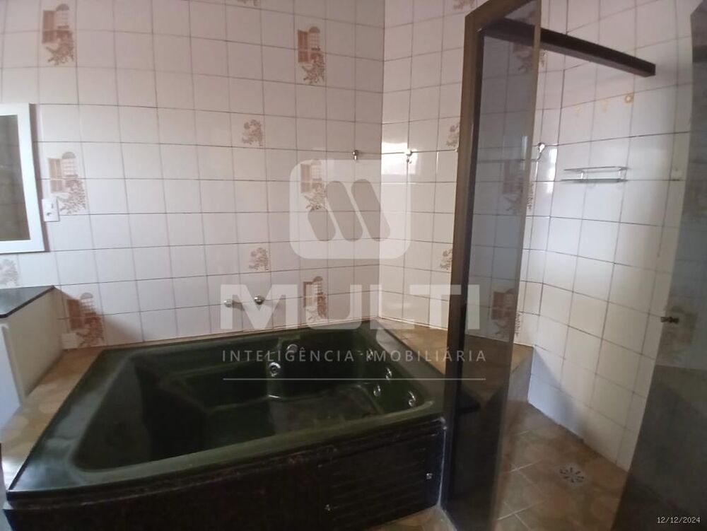 Casa à venda com 3 quartos, 200m² - Foto 17