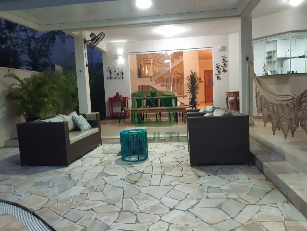 Casa de Condomínio à venda com 3 quartos, 300m² - Foto 5