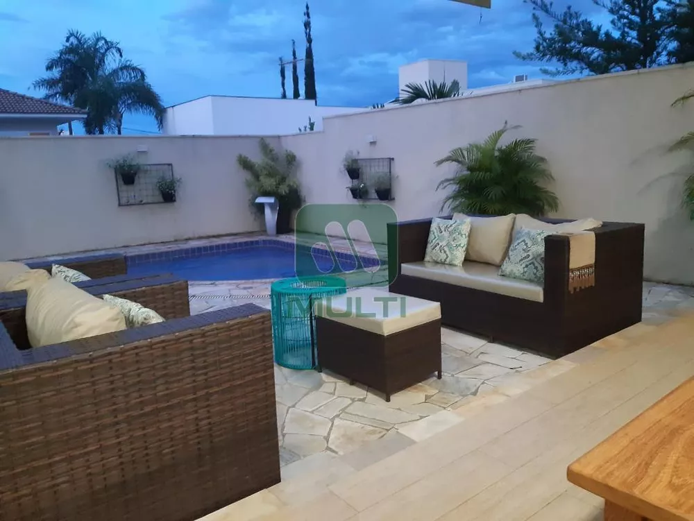 Casa de Condomínio à venda com 3 quartos, 300m² - Foto 1