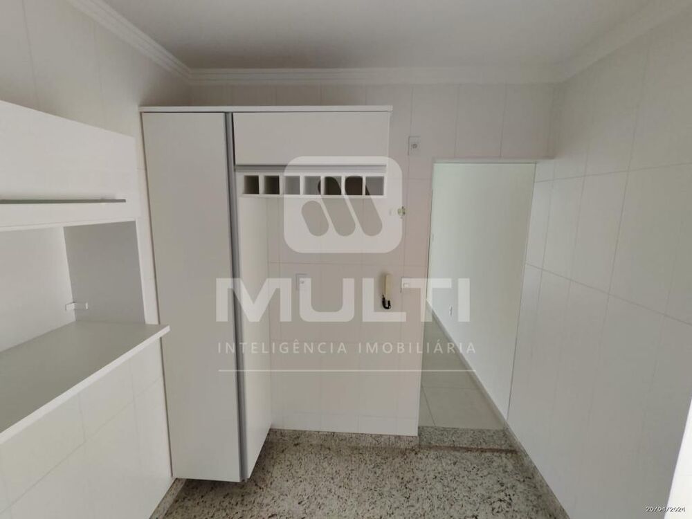Apartamento à venda com 2 quartos, 69m² - Foto 2