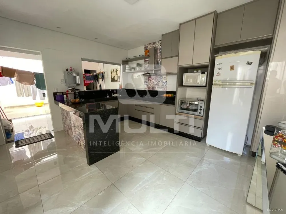 Casa, 3 quartos, 197 m² - Foto 2
